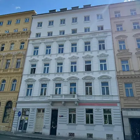 Apartment Modern 2bed With St Ludmila View And Entire Square